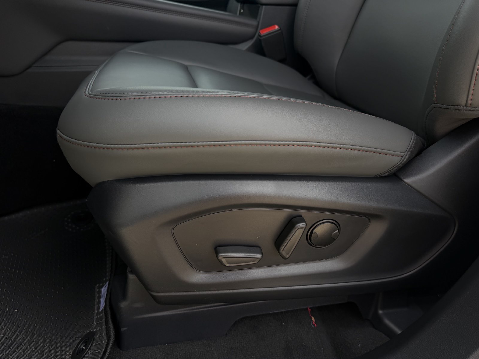 New 2027 Ford Explorer Active w/ Active Comfort Package RWD image 23
