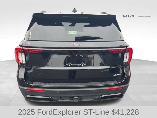 Used 2025 Ford Explorer ST-Line image 7