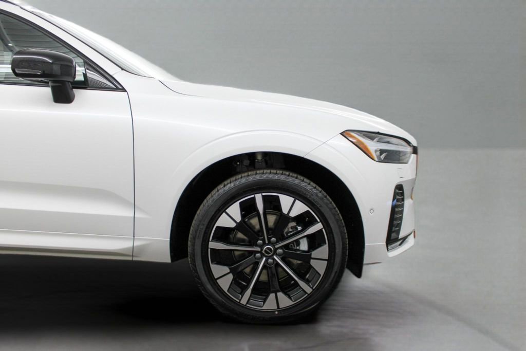 New 2026 Volvo XC60 B5 Plus w/ Protection Package Premier AWD/4WD image 31