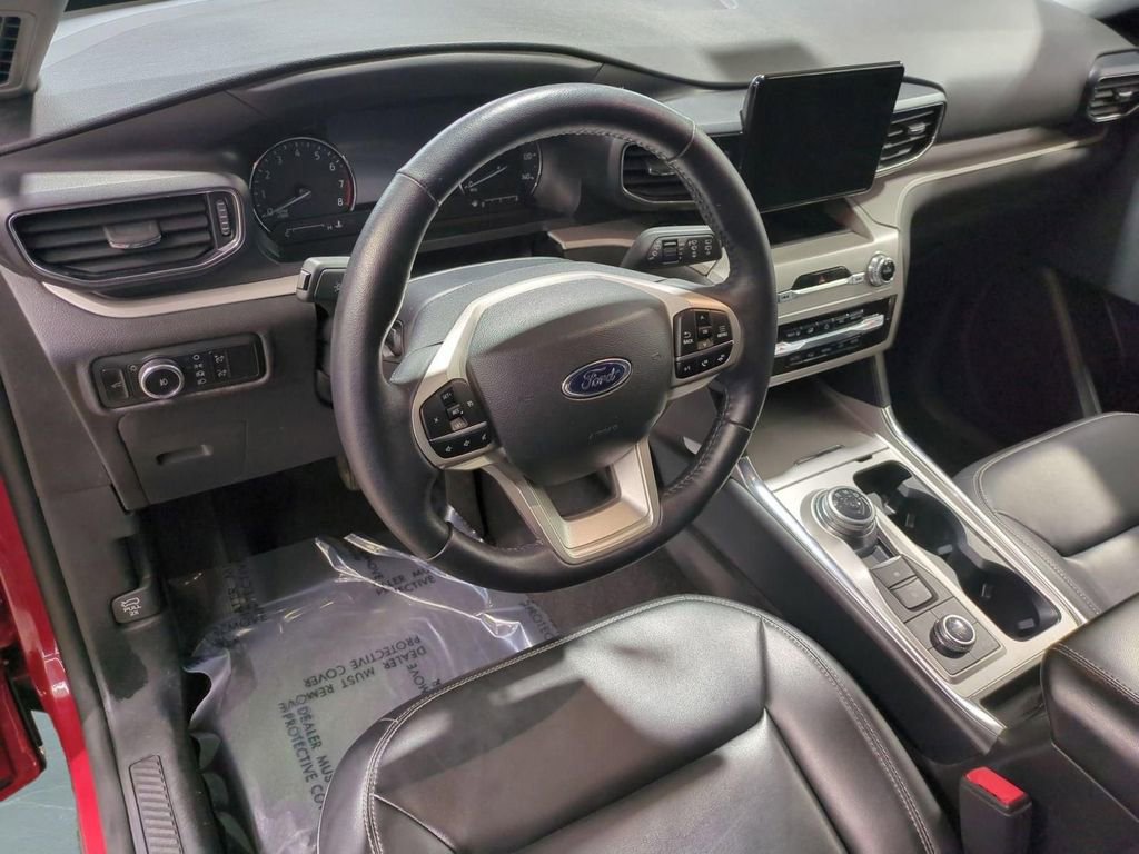 Used 2023 Ford Explorer XLT w/ Equipment Group 202A image 11