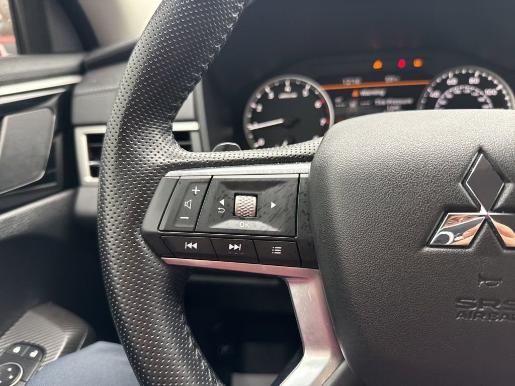 Used 2024 Mitsubishi Outlander SE image 15