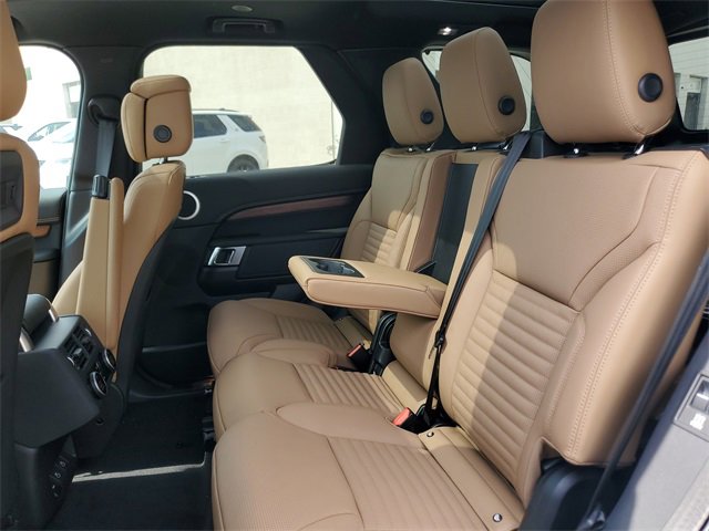 Used 2024 Land Rover Discovery Dynamic SE image 11