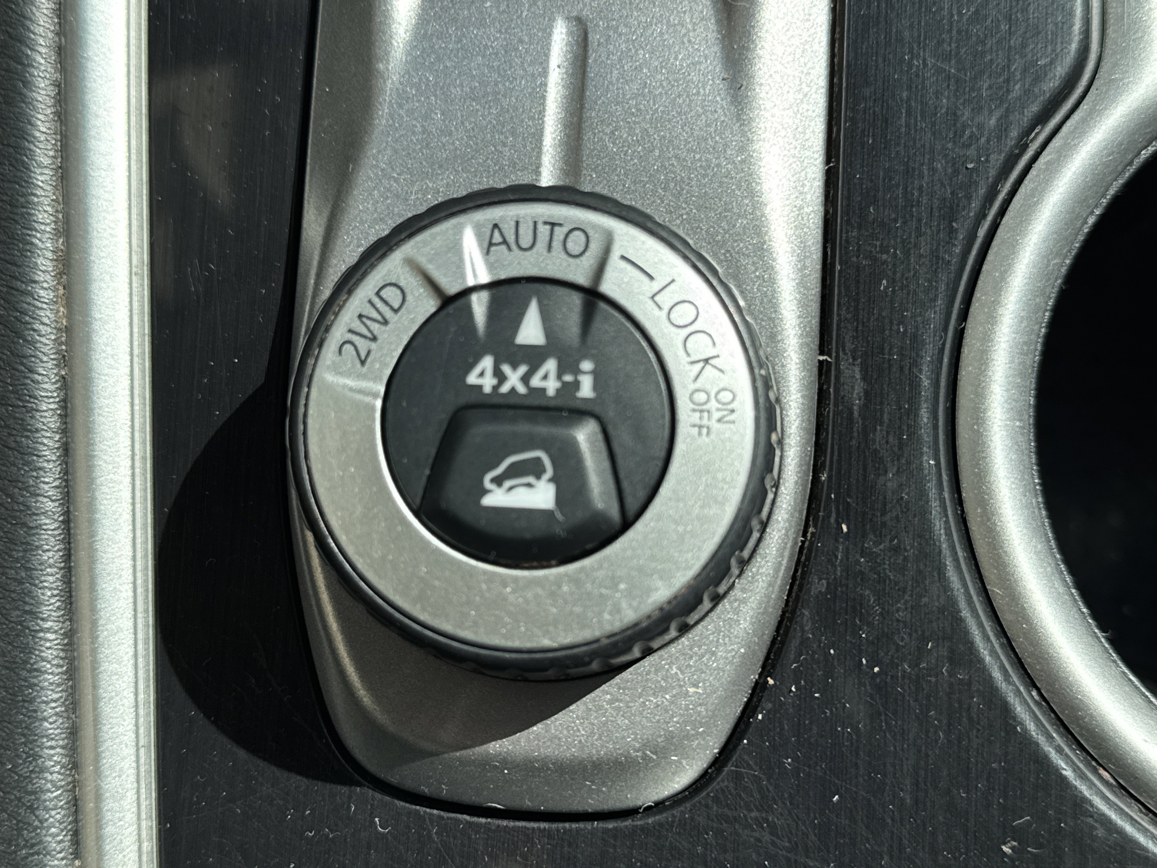 Used 2020 Nissan Pathfinder S AWD/4WD image 16