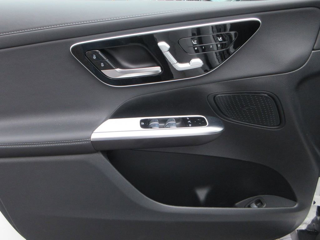 New 2026 Mercedes-Benz GLC 300 image 8