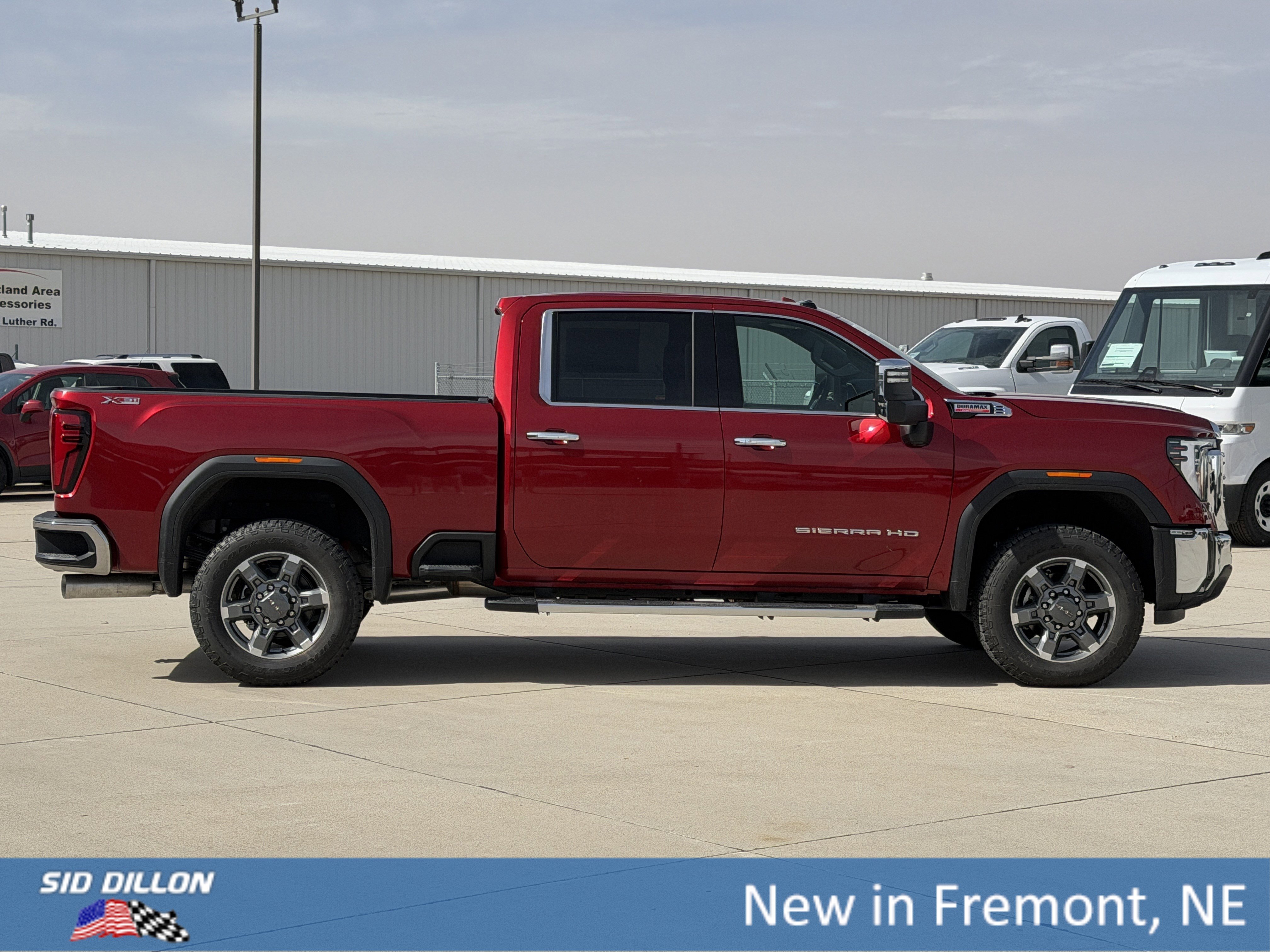 New 2026 GMC Sierra 2500 SLT w/ SLT Premium Package AWD/4WD image 3