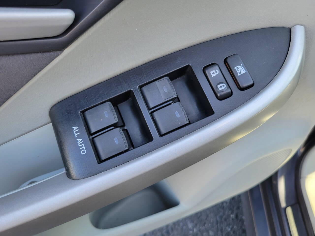 Used 2010 Toyota Prius Two image 12