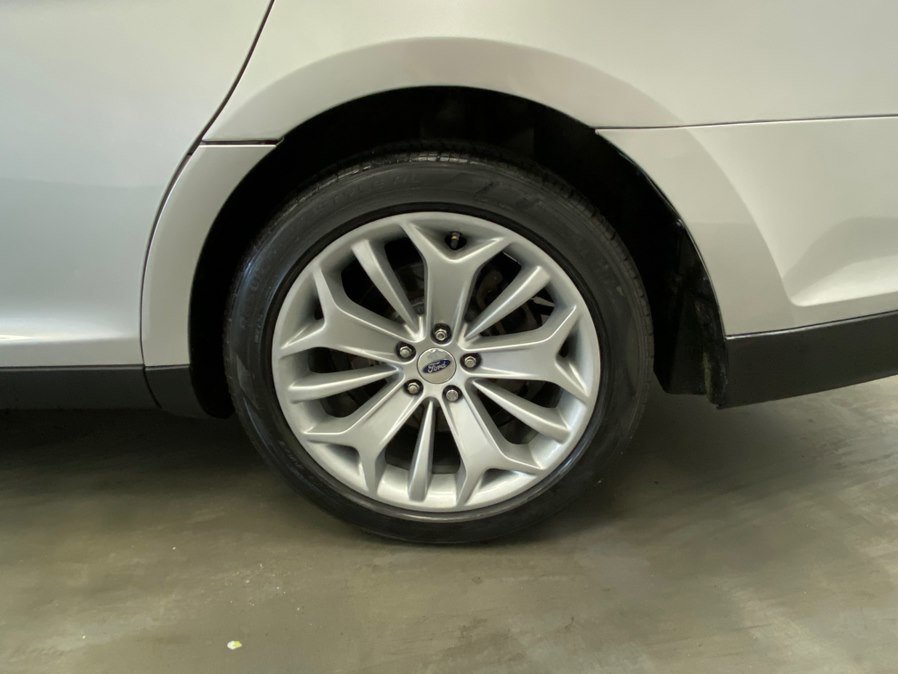 Used 2019 Ford Taurus Limited FWD image 18