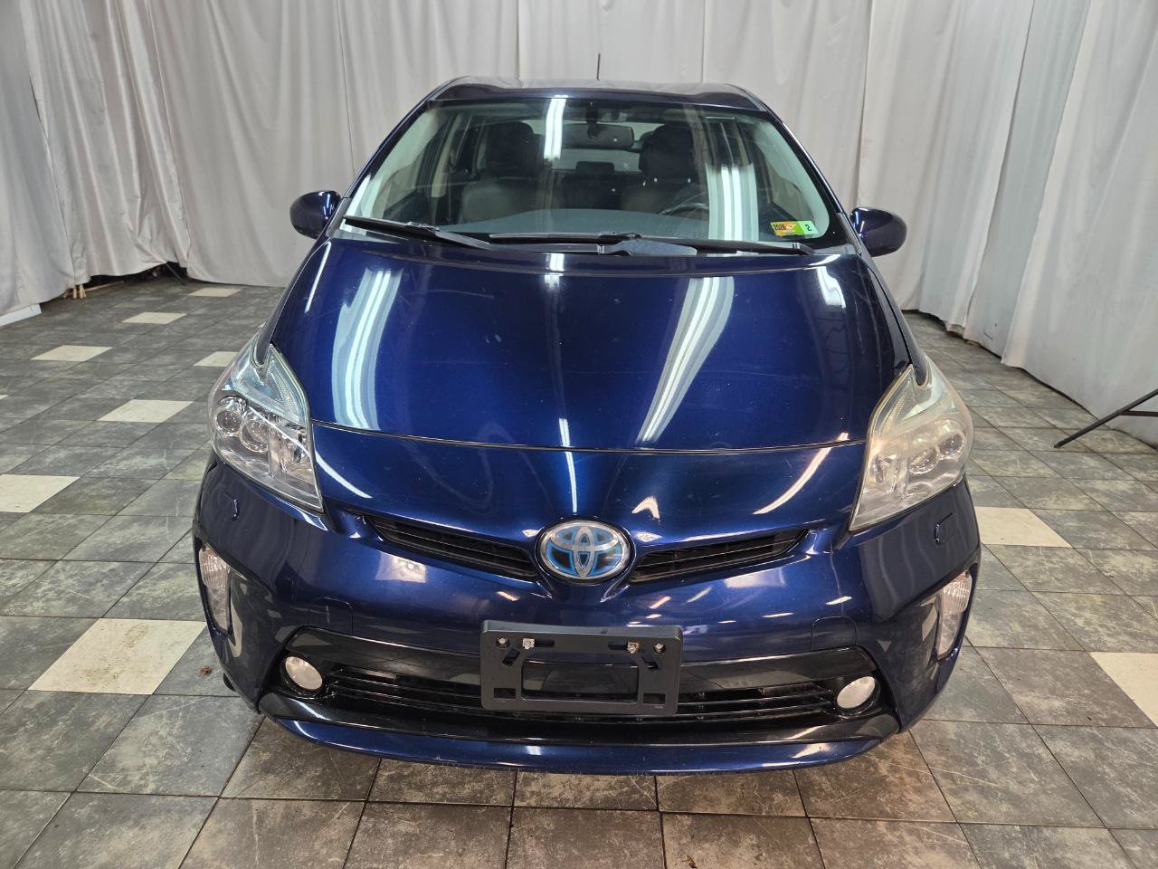 Used 2015 Toyota Prius Five w/ Advanced Technology Package FWD image 3