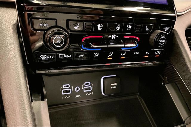 Used 2024 Jeep Grand Cherokee Limited w/ Luxury Tech Group II image 32