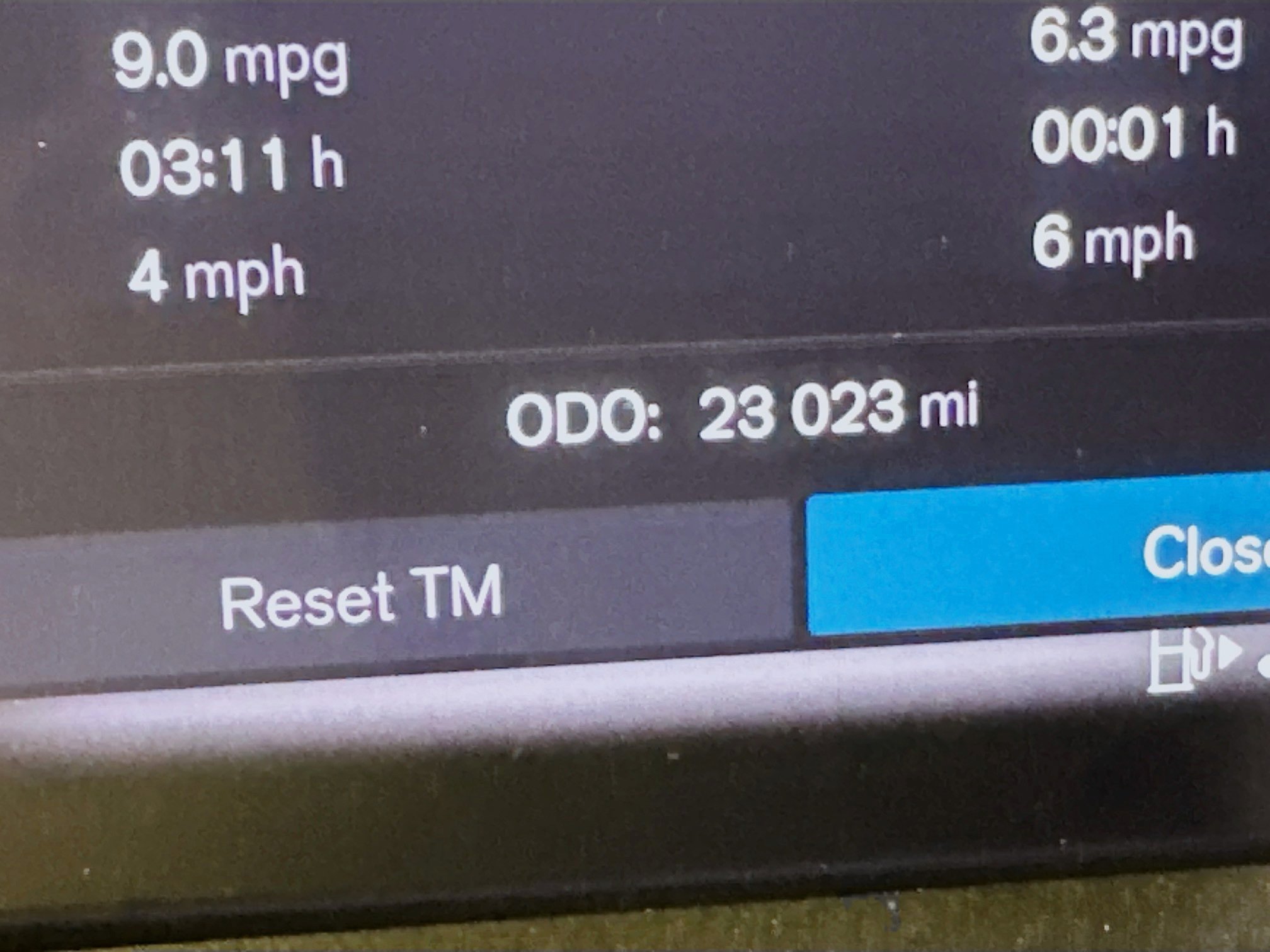 Used 2025 Volvo XC40 B5 Plus image 19