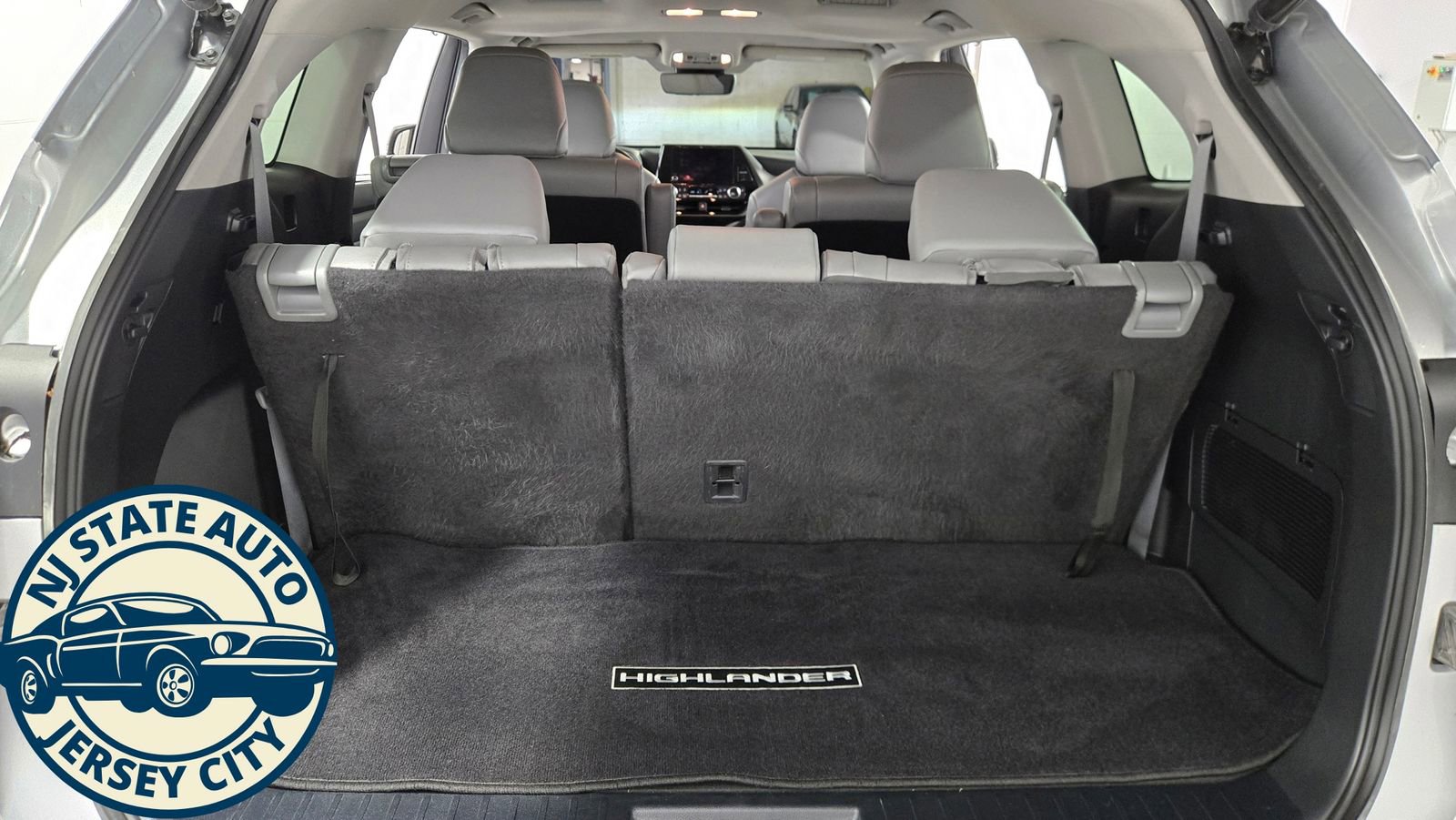 Used 2023 Toyota Highlander XLE AWD/4WD image 36