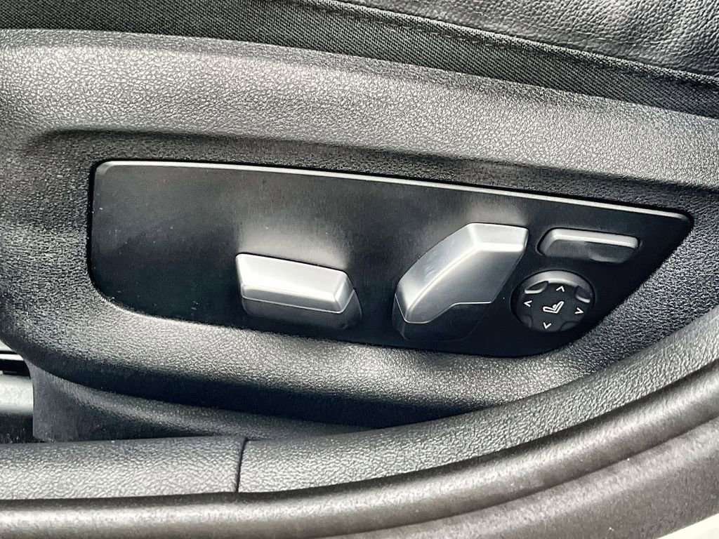 Certified 2022 BMW 530i xDrive w/ Convenience Package image 12