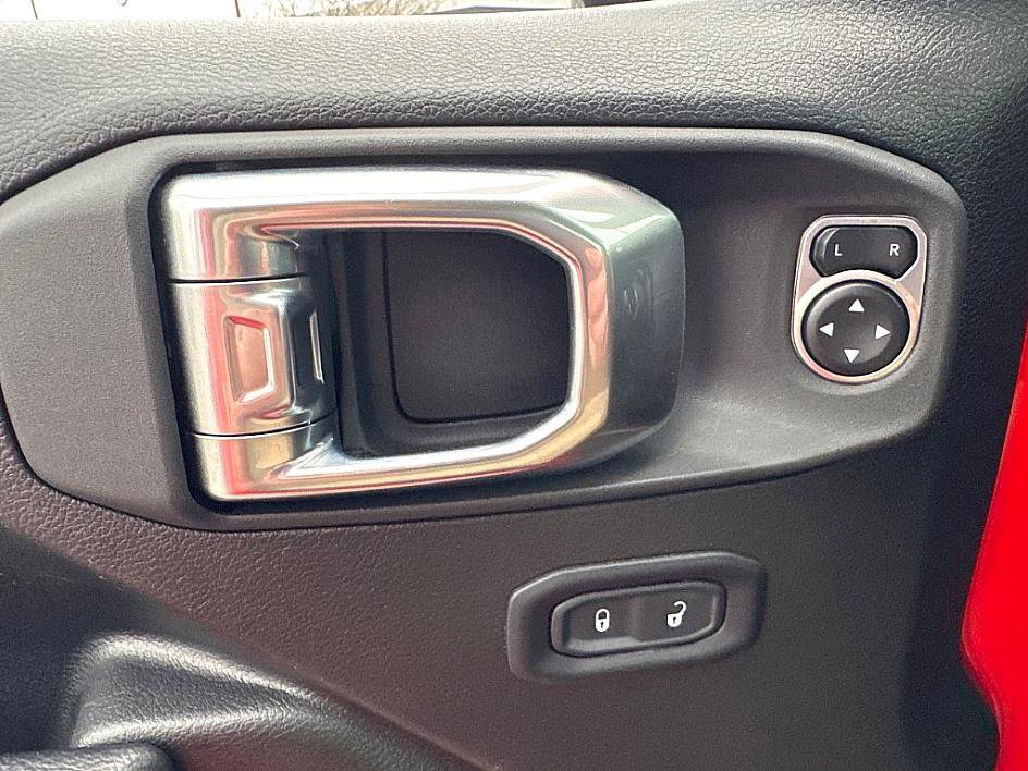 Used 2025 Jeep Wrangler Unlimited Rubicon image 18