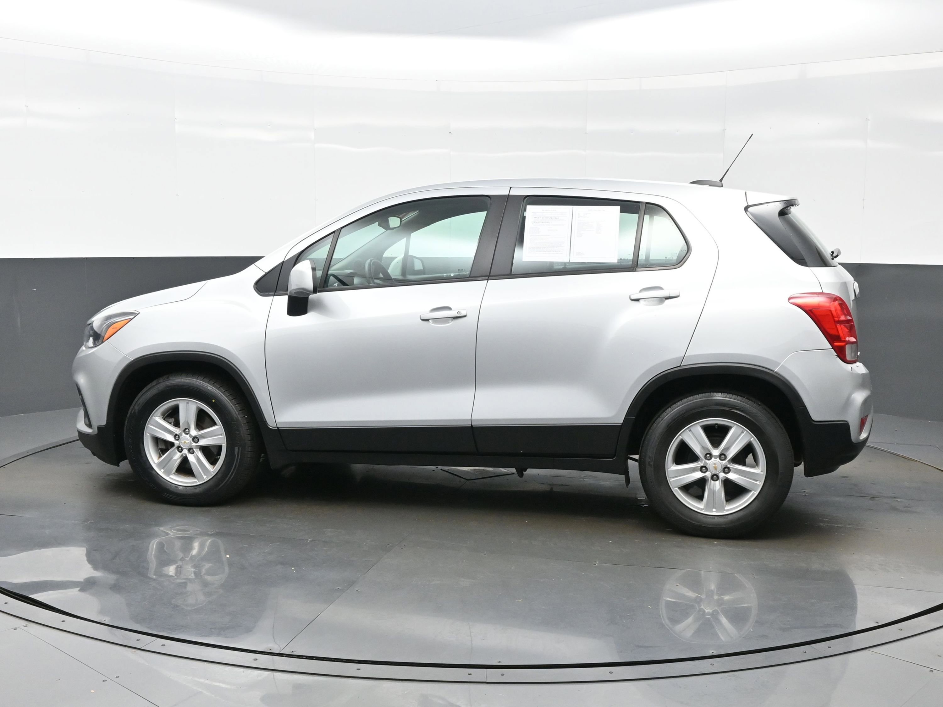 Used 2020 Chevrolet Trax LS FWD image 3