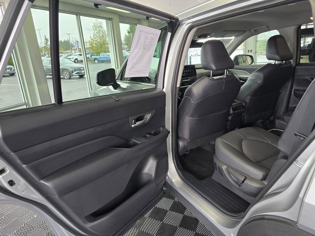 Used 2025 Toyota Grand Highlander AWD image 37