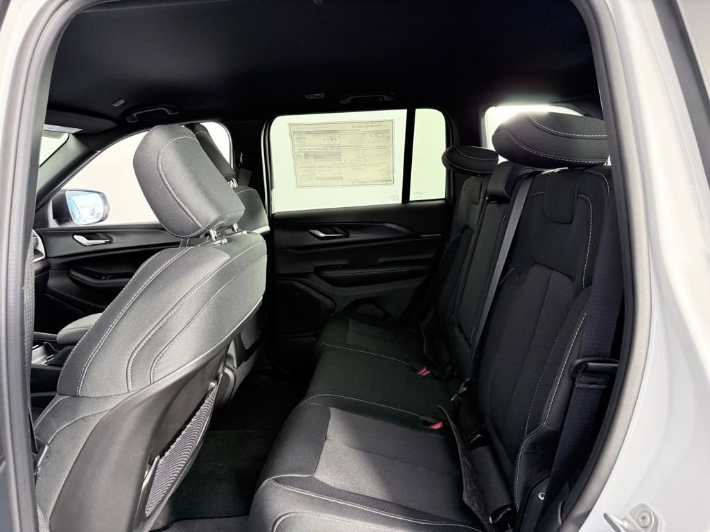 New 2025 Jeep Grand Cherokee Laredo image 17