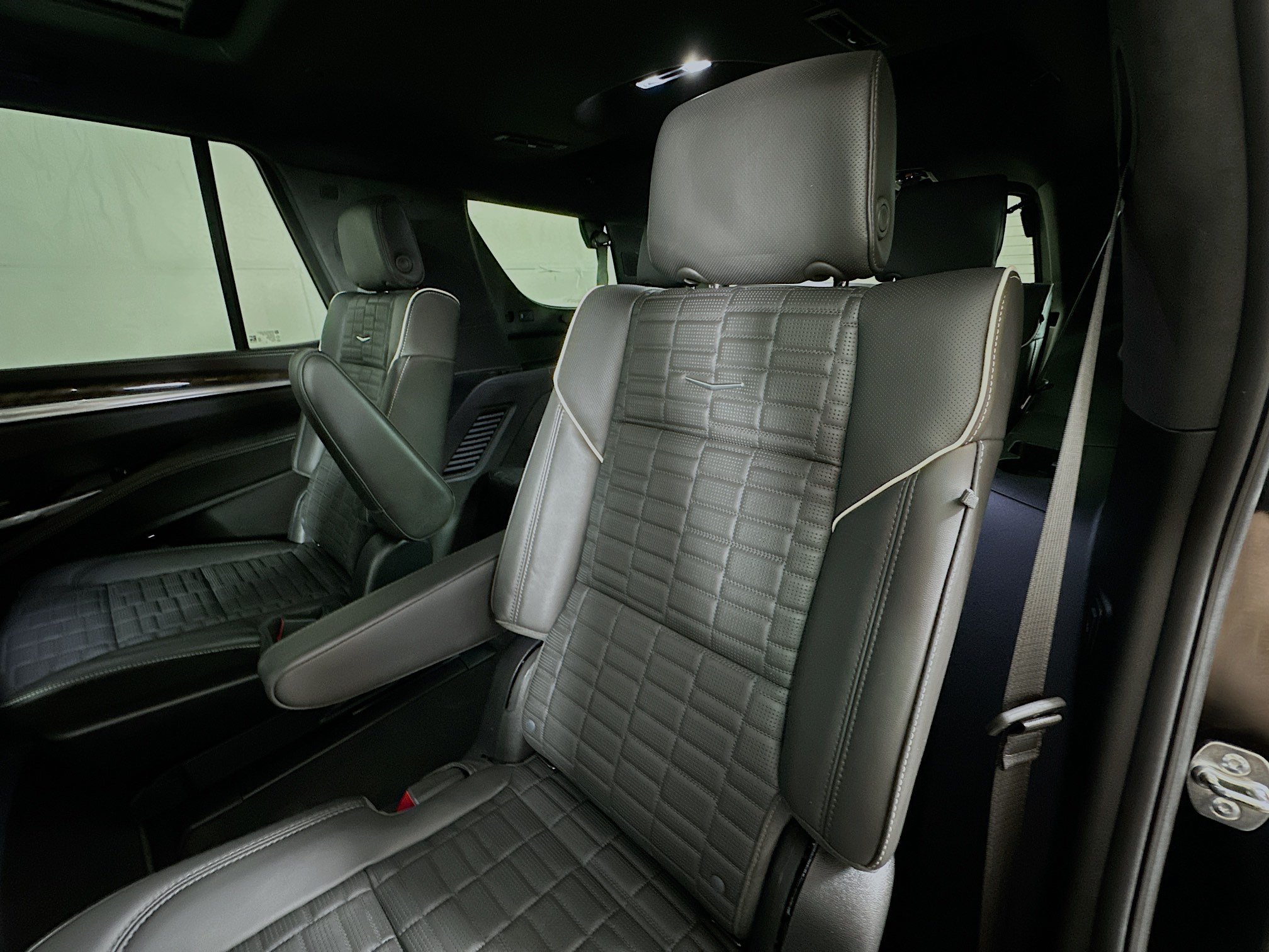 Used 2025 Cadillac Escalade Sport Platinum w/ LPO, Floor Liner Package AWD/4WD image 3
