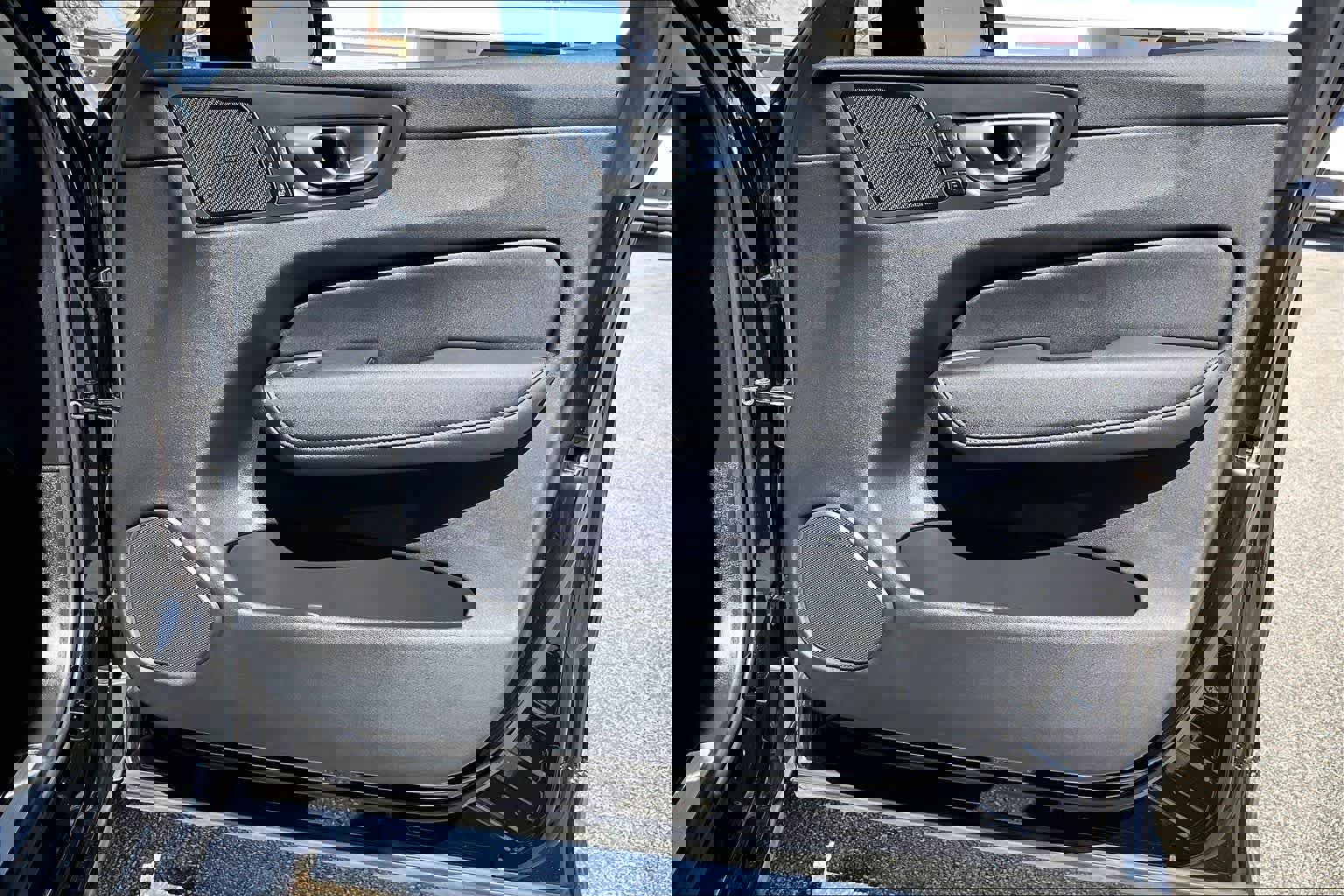 Used 2026 Volvo XC60 B5 Ultra w/ Protection Package Premier image 23