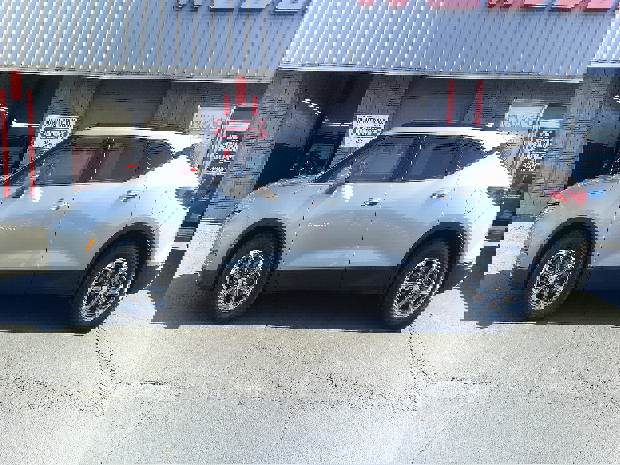 Used 2023 Chevrolet Blazer LT image 2