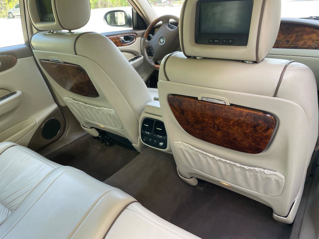 Used 2005 Jaguar XJ Vanden Plas RWD image 36