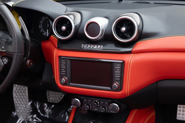 Used 2016 Ferrari California T image 22