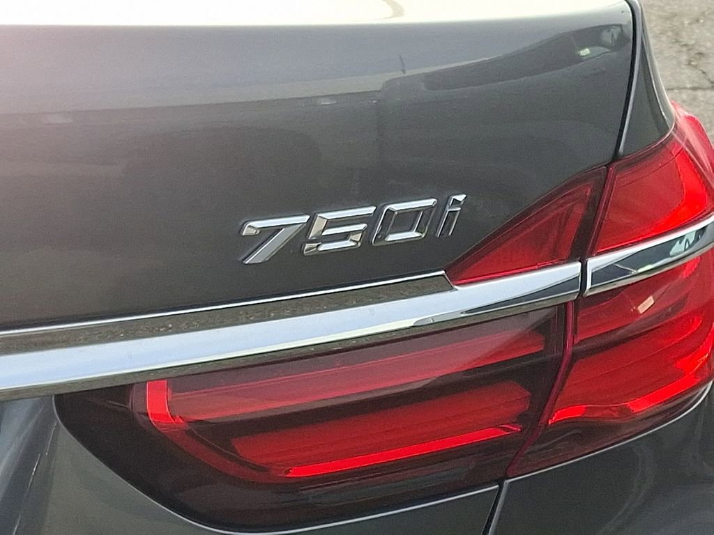 Used 2019 BMW 750i w/ Luxury Rear Seating Package image 34