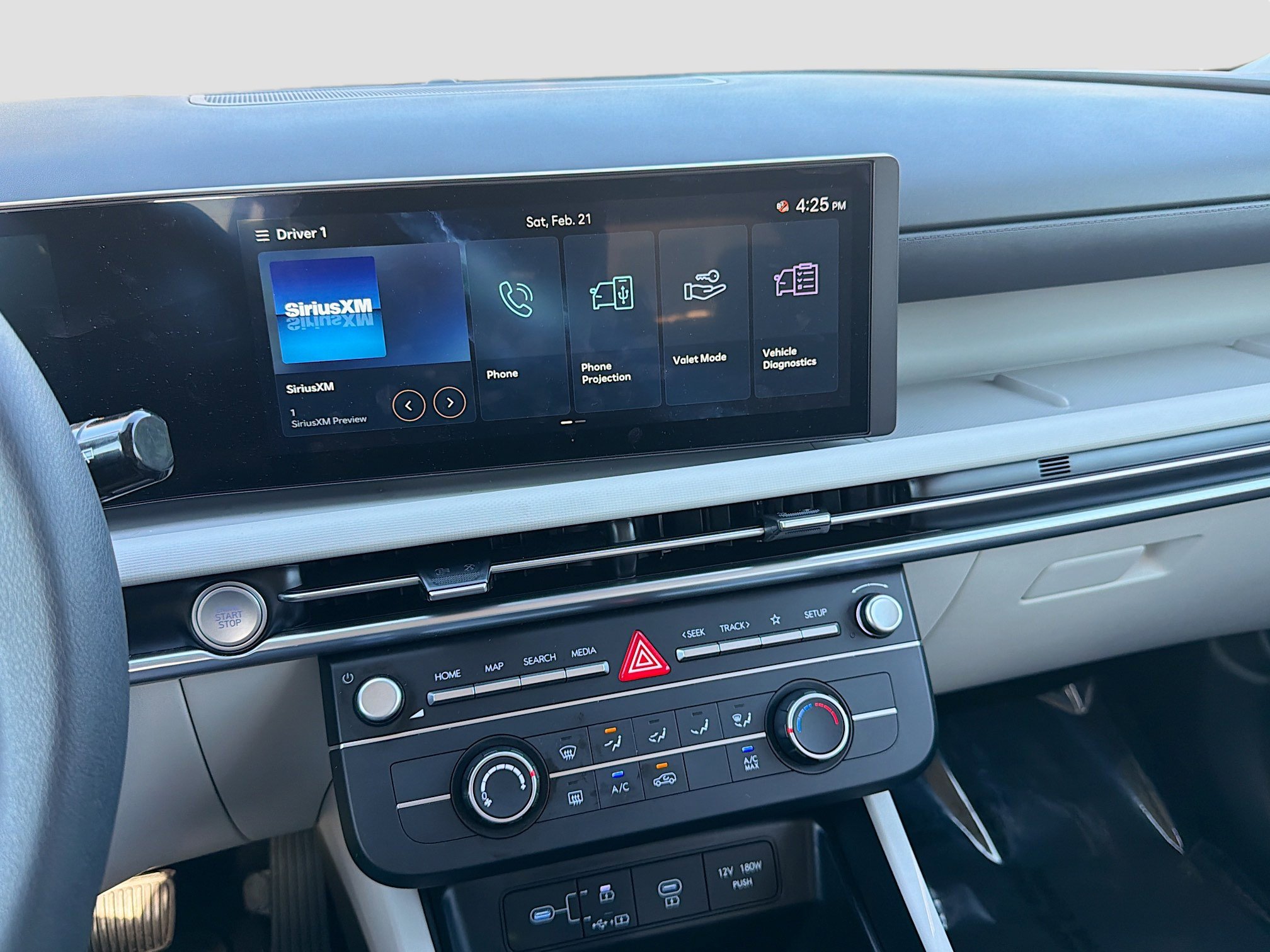 Used 2025 Hyundai Tucson SE image 24