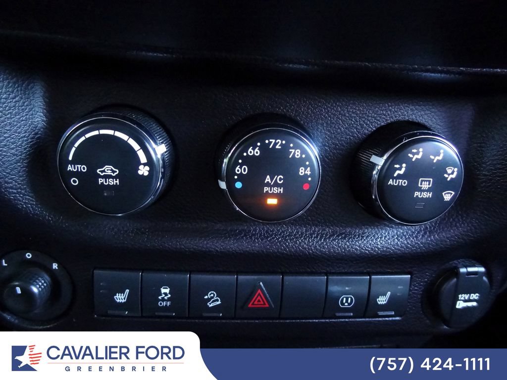 Used 2016 Jeep Wrangler Sahara w/ Connectivity Group AWD/4WD image 28