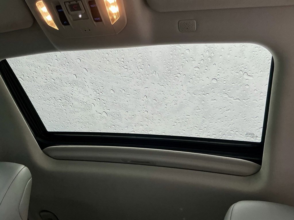 Used 2020 Toyota Highlander XLE image 38