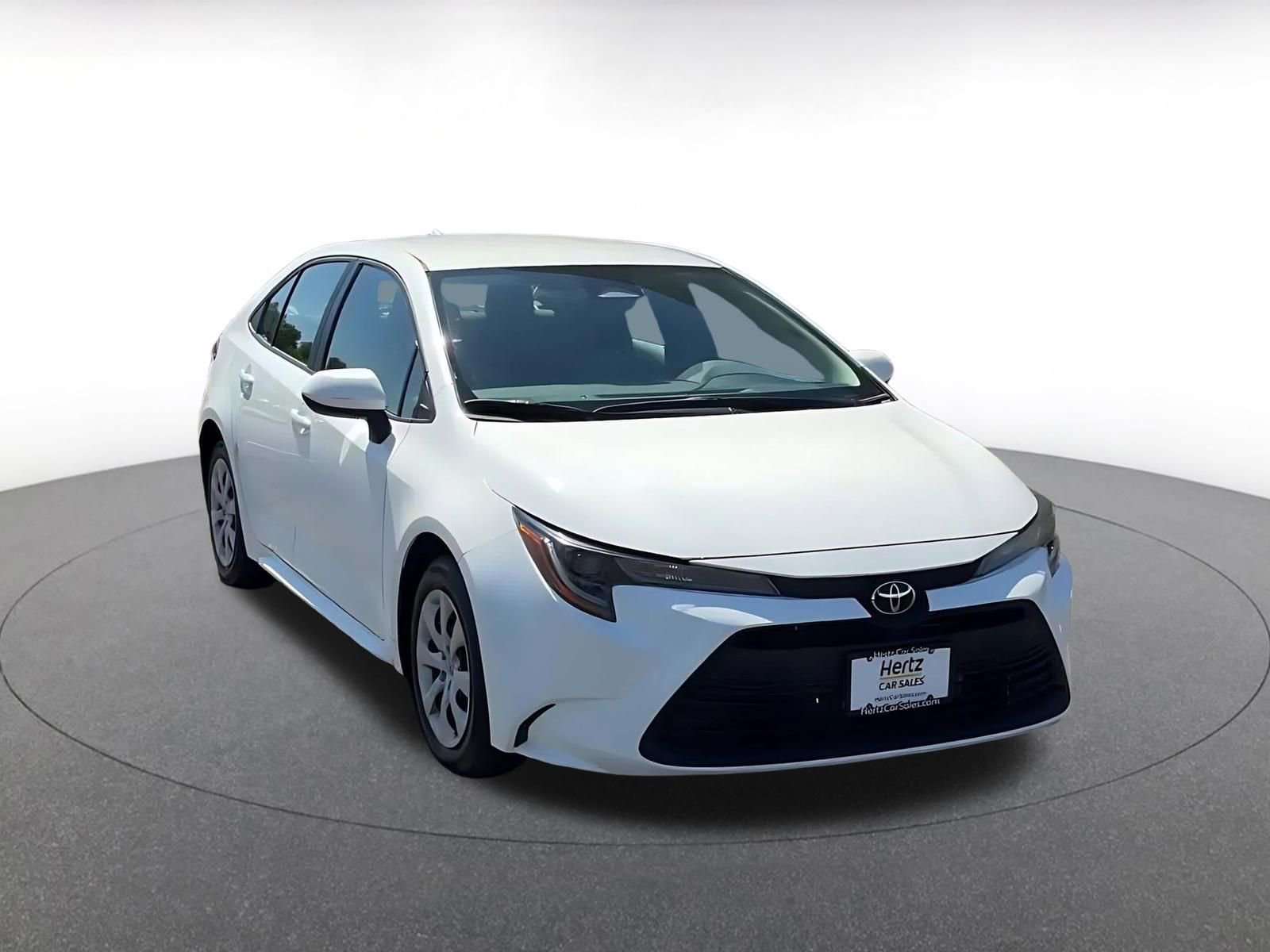 Used 2025 Toyota Corolla LE image 3
