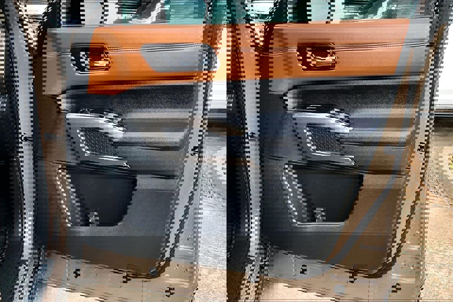 Used 2024 Nissan Pathfinder Platinum w/ Cargo Package image 22