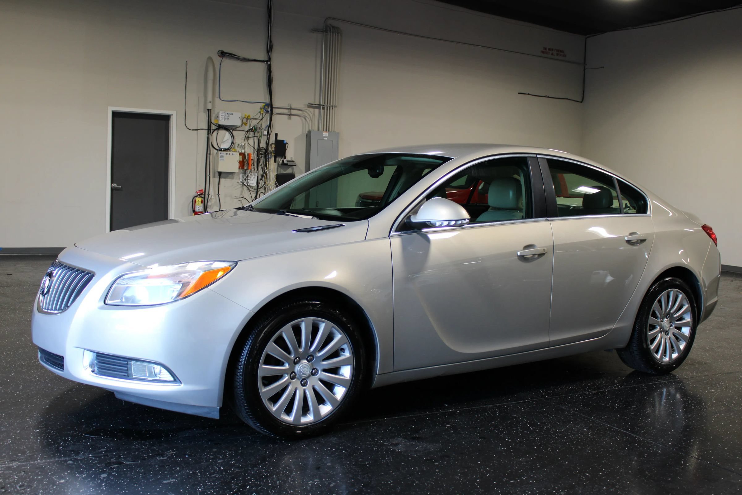 Used 2012 Buick Regal Leather FWD image 7