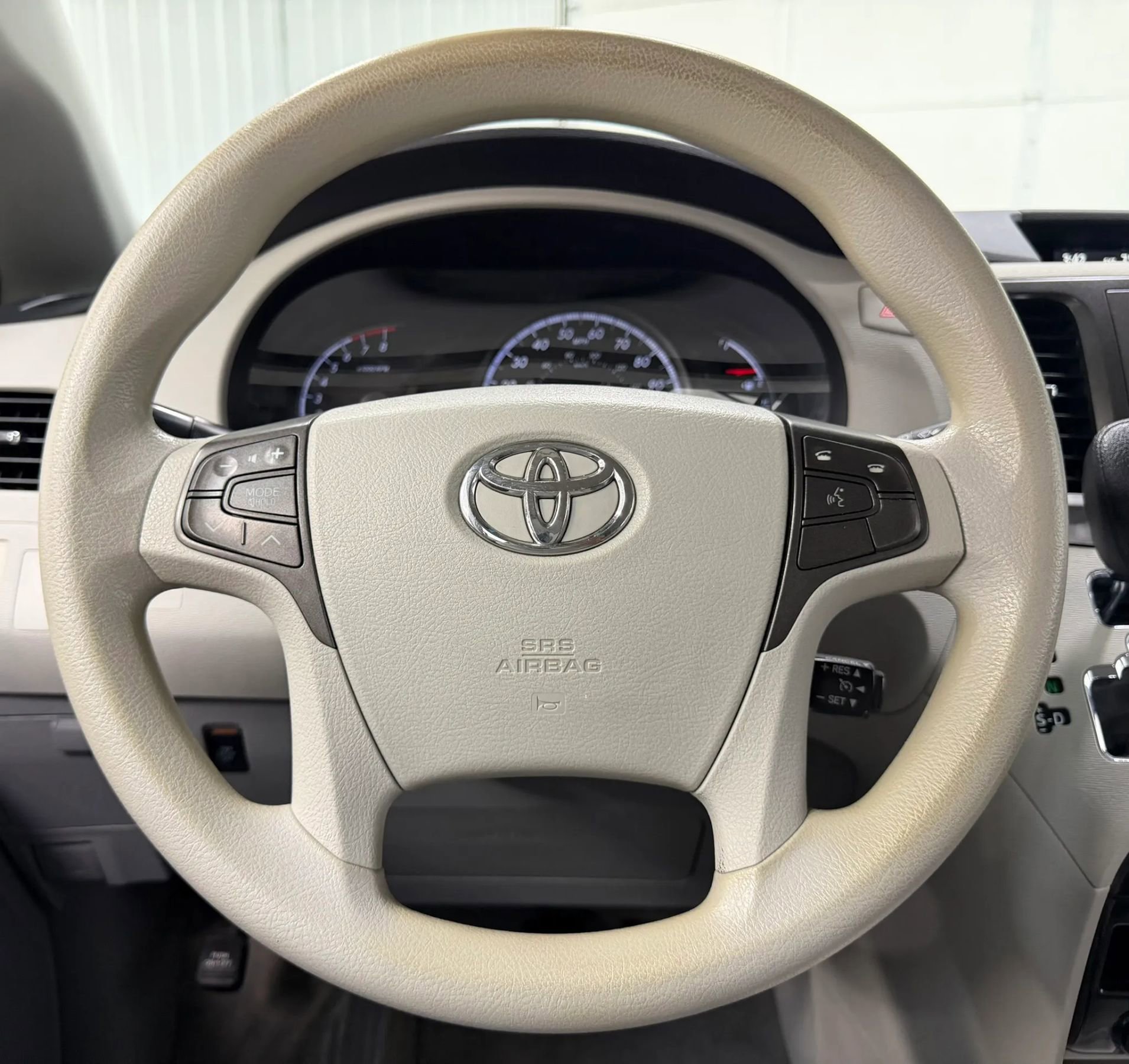 Used 2011 Toyota Sienna LE FWD image 23