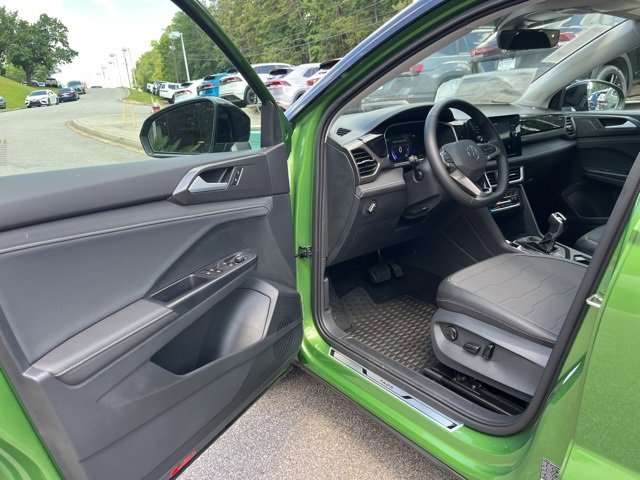 New 2025 Volkswagen Taos SE image 4