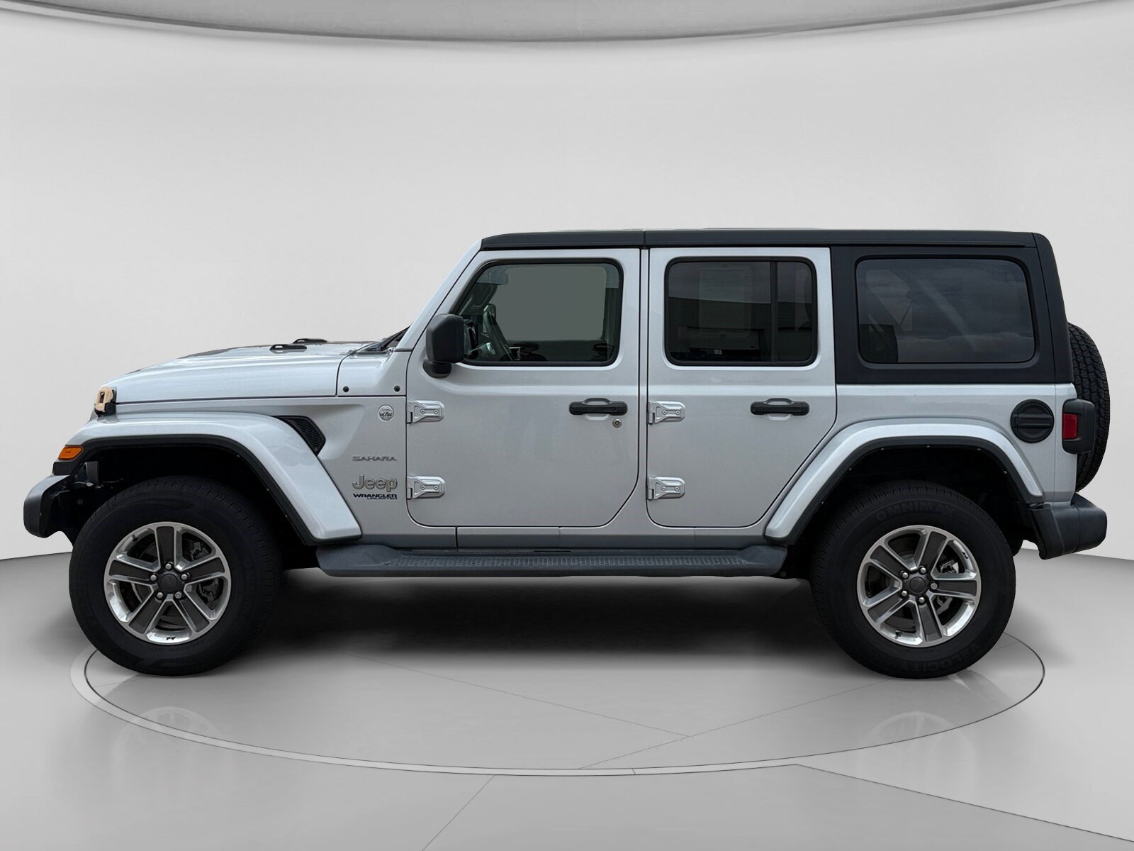 Used 2022 Jeep Wrangler Unlimited Sahara w/ Cold Weather Group AWD/4WD image 2