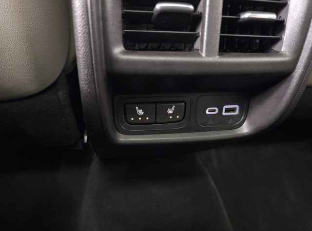 Certified 2023 Cadillac XT4 Luxury w/ Cold Weather Package image 30