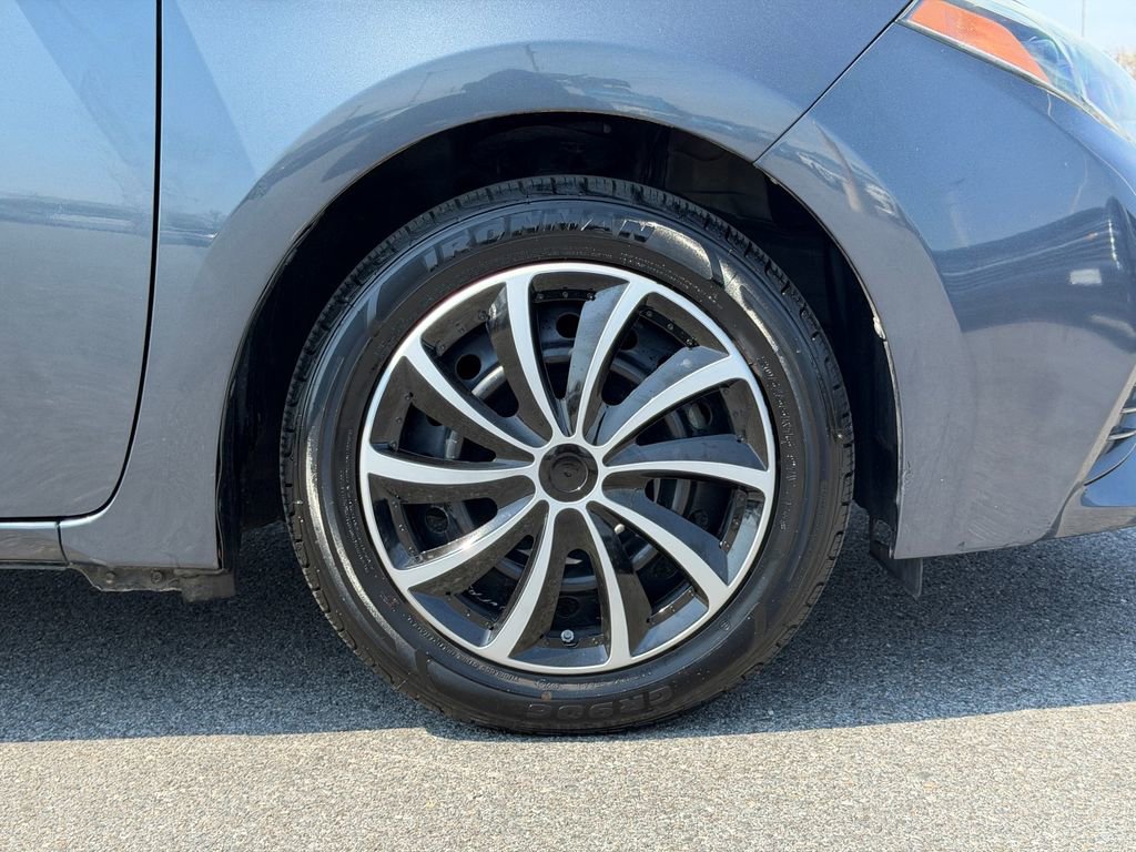 Used 2015 Toyota Corolla LE image 6
