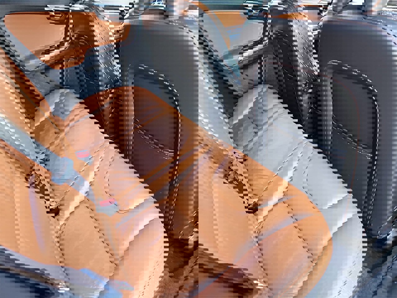 Used 2015 Volvo V60 T5 Platinum image 11