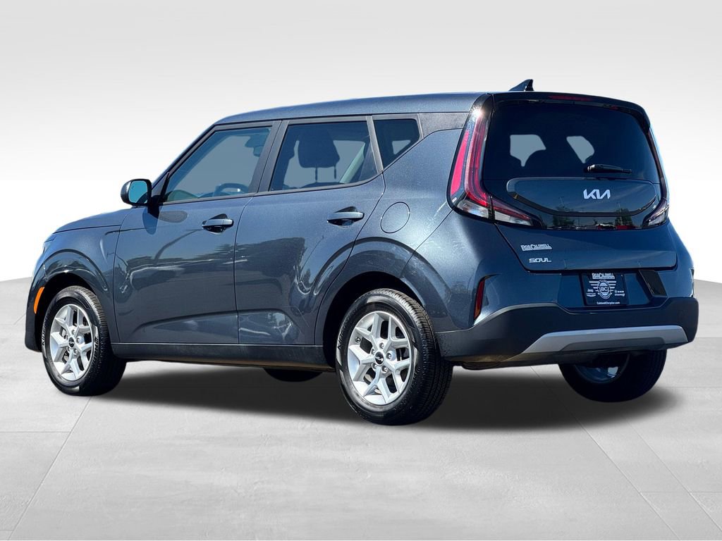 Used 2025 Kia Soul LX w/ LX Technology Package FWD image 5