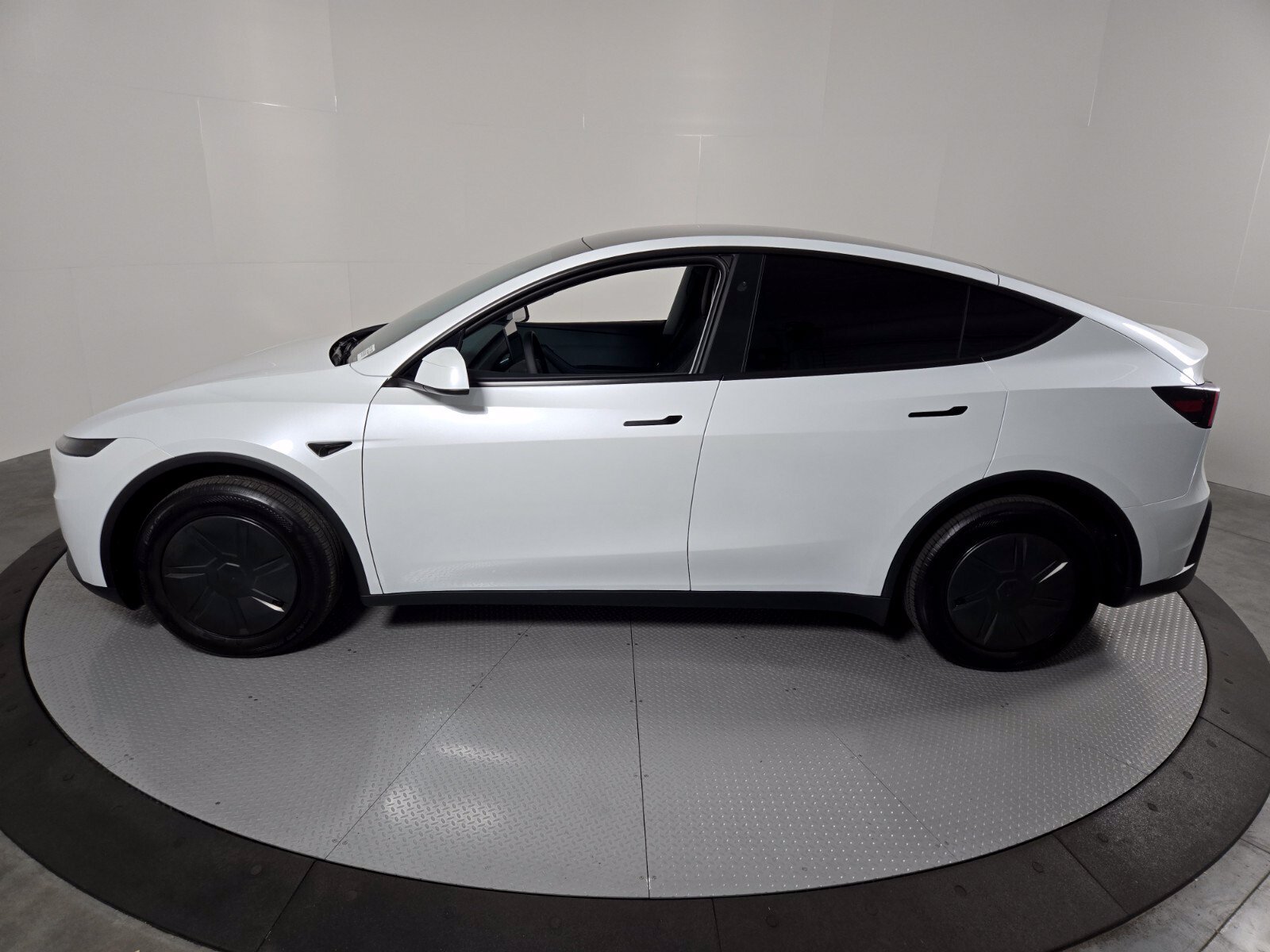 Used 2026 Tesla Model Y AWD image 8