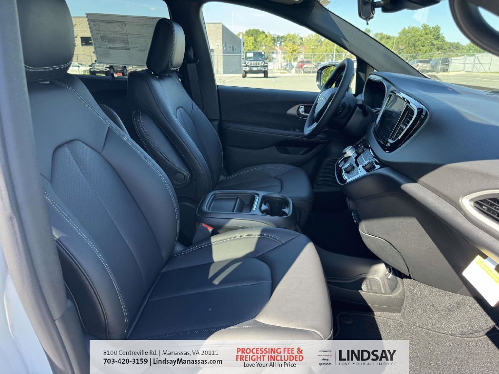 New 2027 Chrysler Pacifica LX FWD image 13