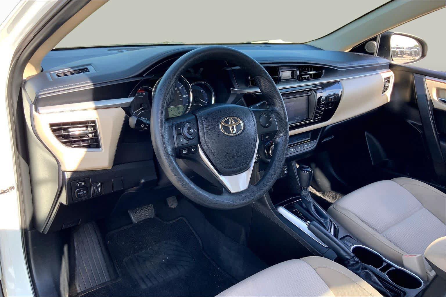 Used 2015 Toyota Corolla LE FWD image 17