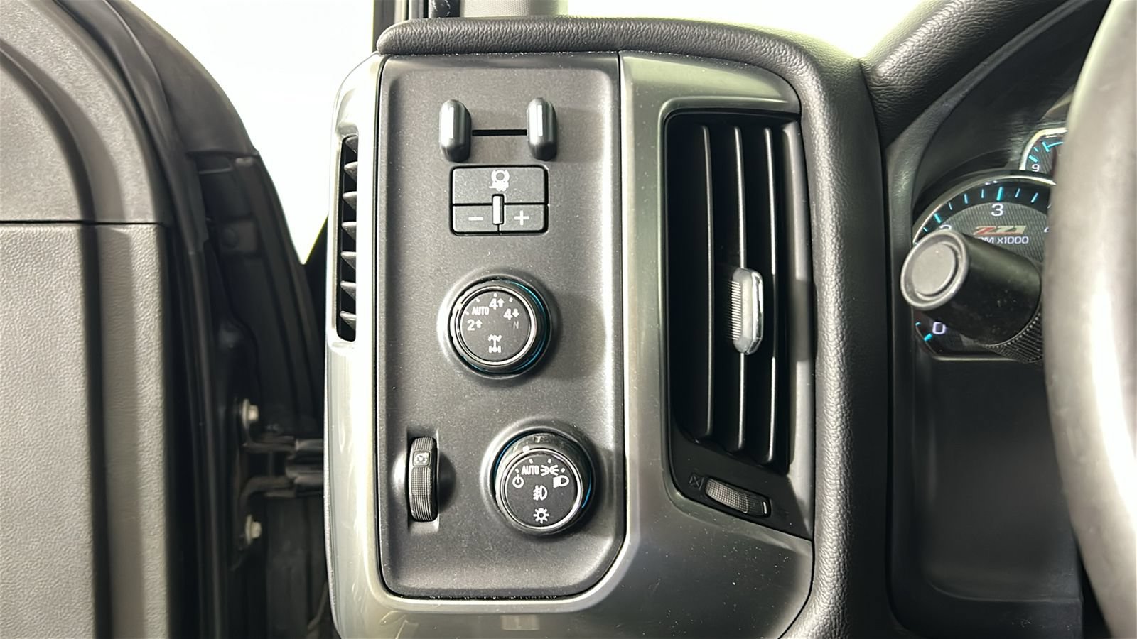 Used 2014 Chevrolet Silverado 1500 LT w/ All Star Edition AWD/4WD image 24