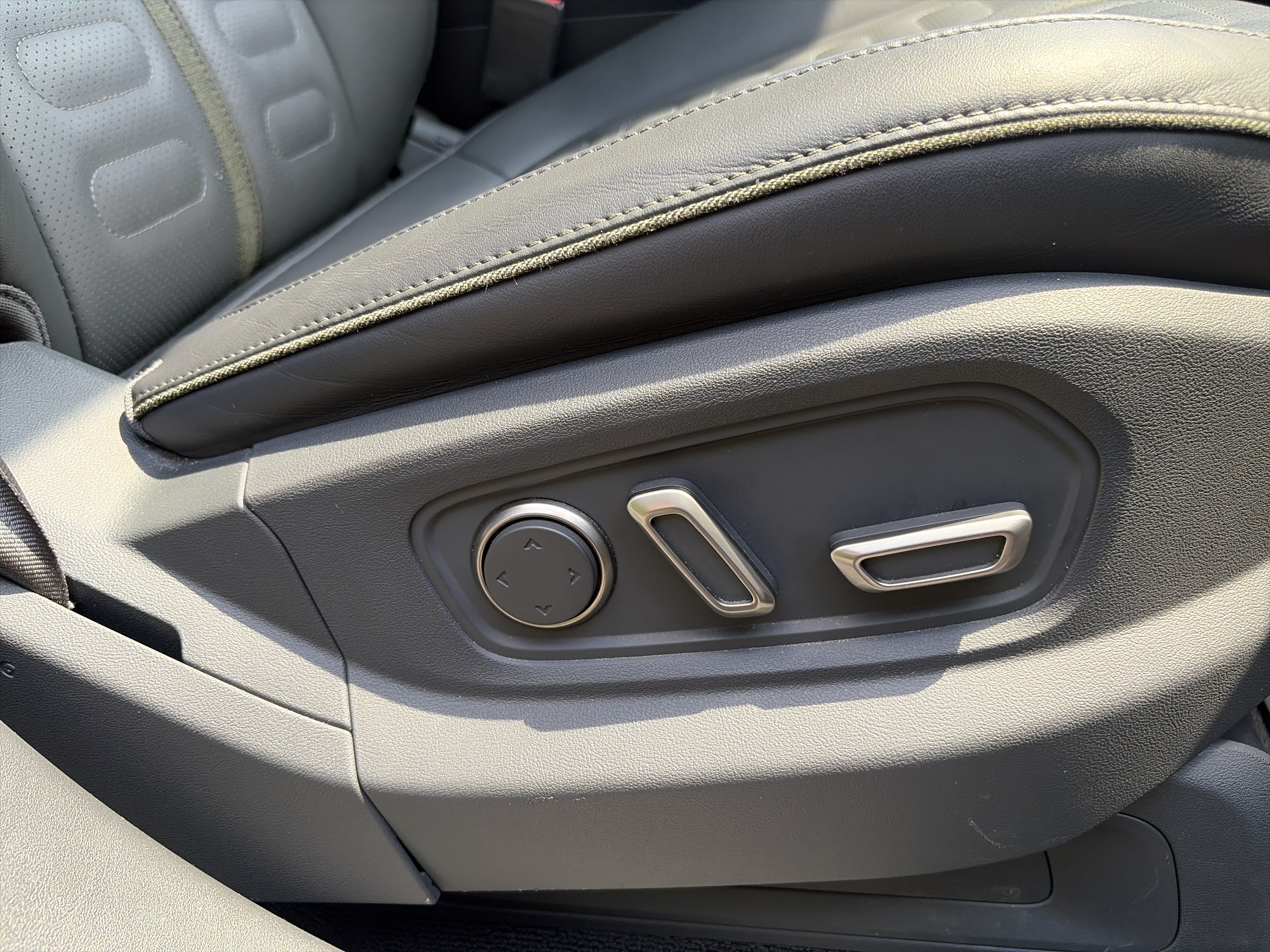 Used 2022 Rivian R1S Launch Edition AWD/4WD image 49