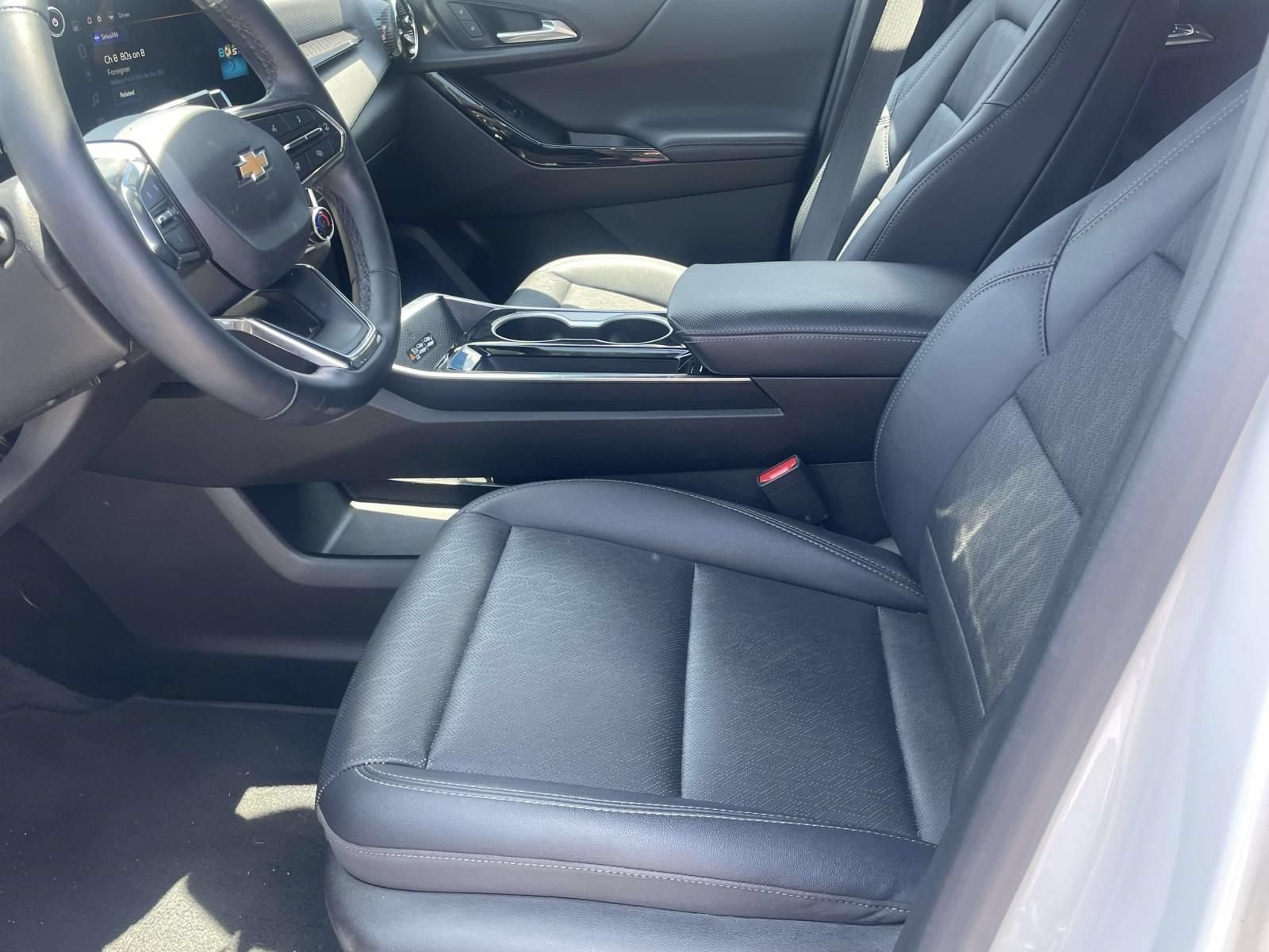 Used 2025 Chevrolet Equinox LT w/ Convenience Package II AWD/4WD image 12