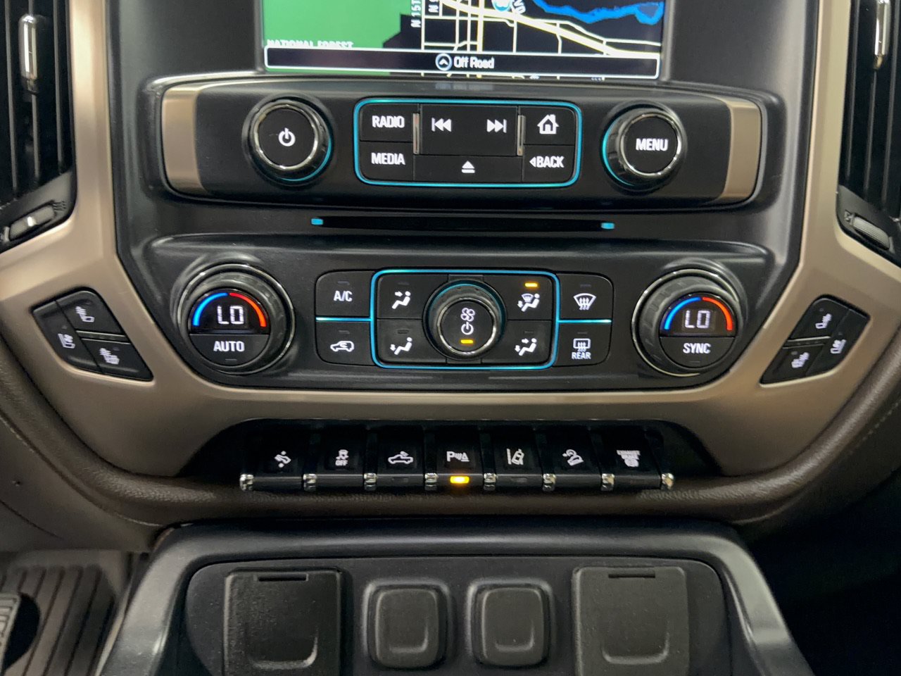 Used 2019 GMC Sierra 2500 Denali w/ Suspension Package, Off-Road AWD/4WD image 22