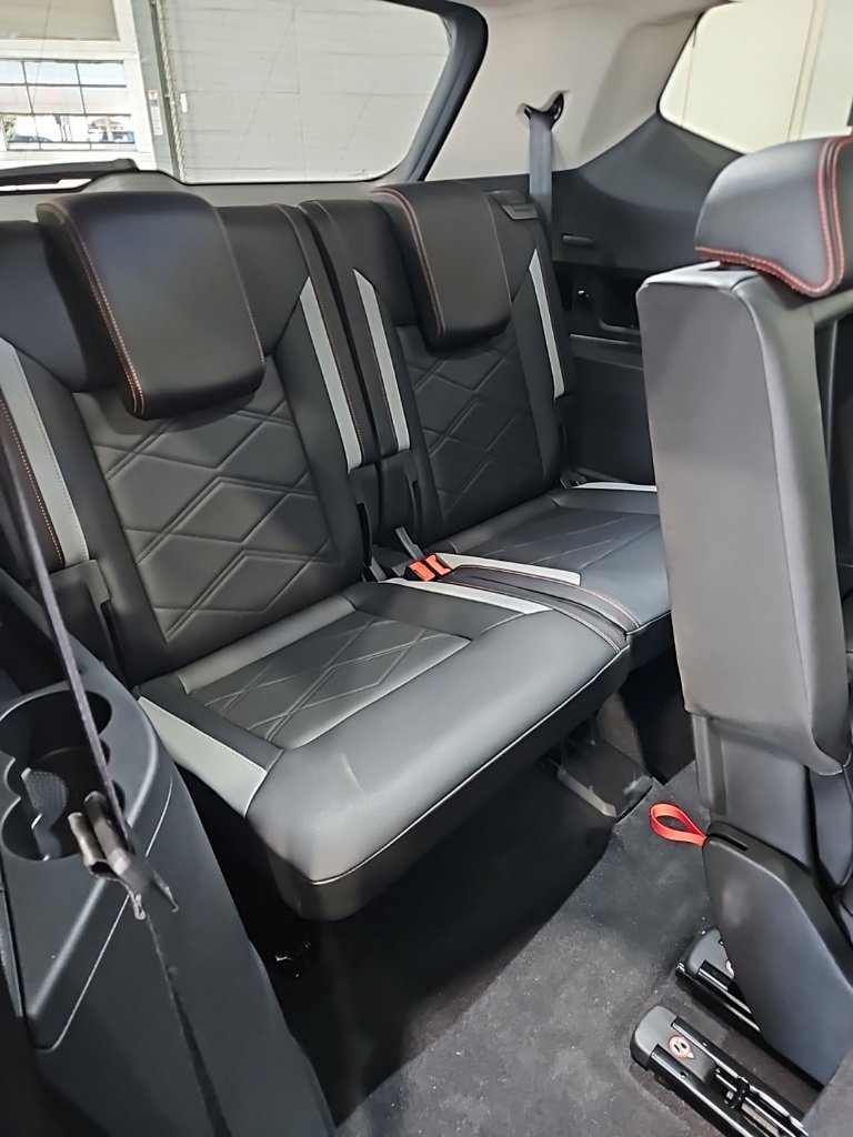 Used 2025 Volkswagen Atlas Peak Edition SE image 19