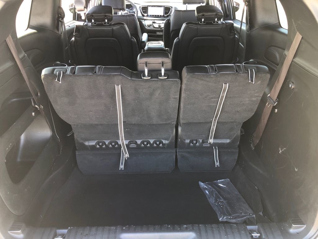 Used 2023 Chrysler Pacifica Touring-L w/ S Appearance Package FWD image 17