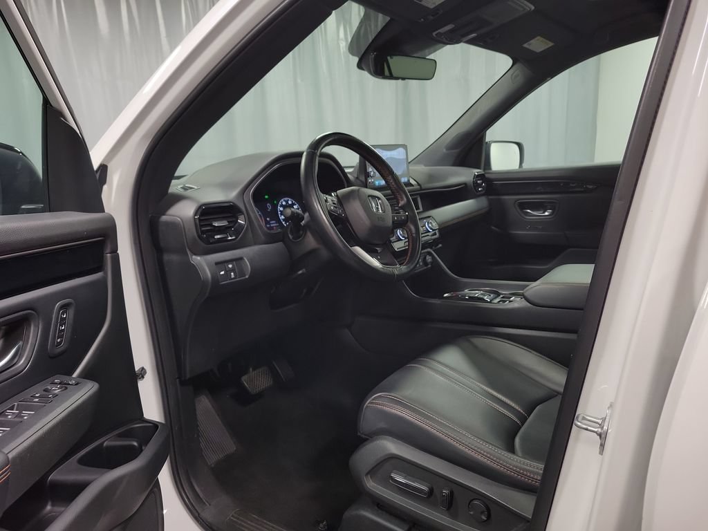 Used 2023 Honda Pilot TrailSport image 12