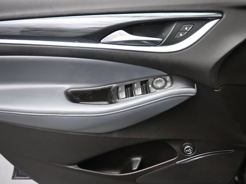 Used 2018 Buick Enclave Essence AWD/4WD image 10